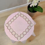 Скатертина лляна рожева з молочним мереживом створеним вручну - Зображення 2